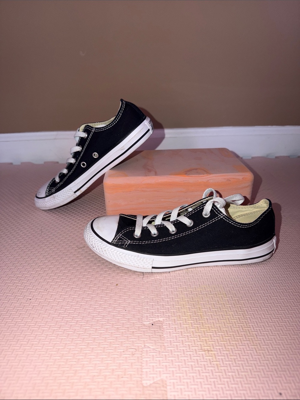 Converse Kids Low-Top Sneakers in Black and White (Size: 3 Youth)